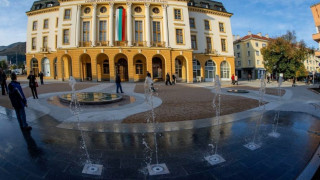 България – упадък: Малолетни вандали безчинстват в Сливен, трошат всичко наред