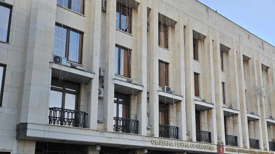 Нерегламентирано работещи компютри откриха в Община Горна Оряховица, предполага се, че става въпрос за незаконна ферма за криптовалута Нерегламентирано работещи компютри откриха в Община Горна Оряховица, предполага се, че става въпрос за незаконна ферма за криптовалута