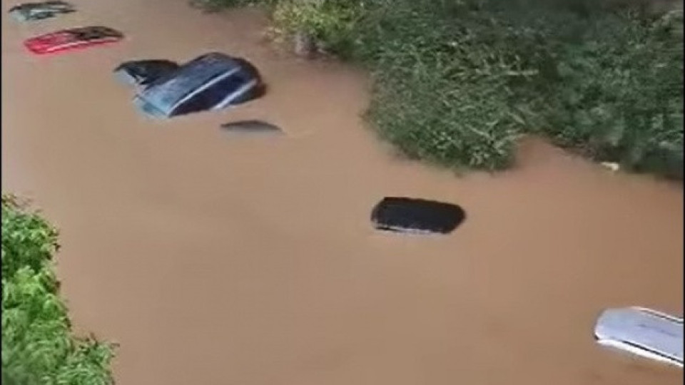 В Царево се готвят за новите опасни валежи