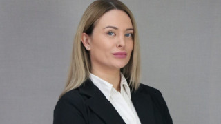 Голи снимки на хубава депутатка на Слави, са причината да се предлага затвор за журналисти