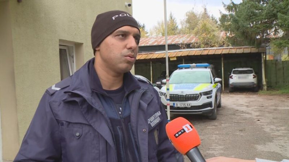 Служител на полицията в Долни Чифлик е с фрактура на дясната ръка при опит за овладяване на семеен скандал във варненското село Гроздьово Служител на полицията в Долни Чифлик е с фрактура на дясната ръка при опит за овладяване на семеен скандал във варненското село Гроздьово