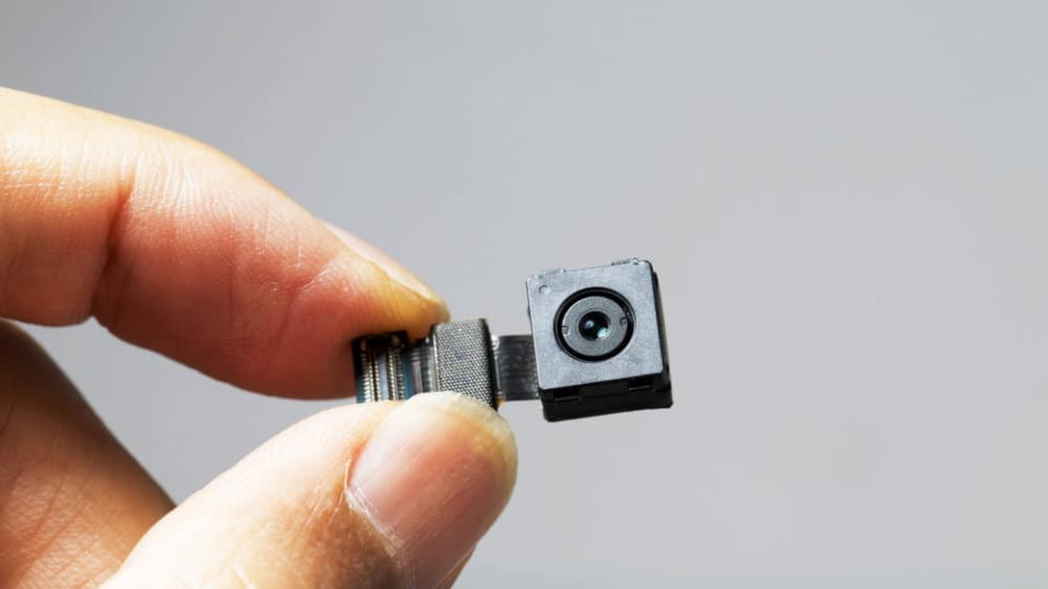 Куриоз във Вършец: Жена откри скрита камера в тоалетна на механа