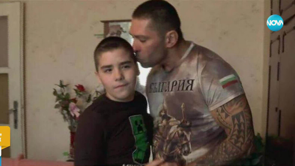 Рекорд с кауза: Баща покори "Хайдушката пътека" в Сливенския Балкан в подкрепа на болния си син