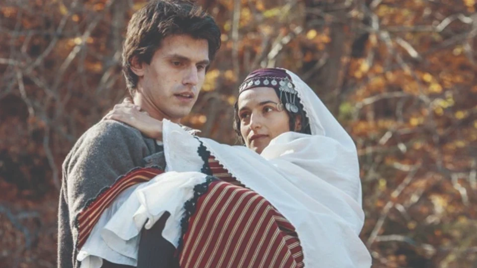 Радослав Владимиров играе бунтар и прави играчки