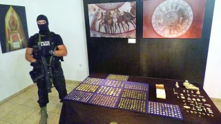 Откриха артефакти и злато за  €100 млн. у търговци на антики