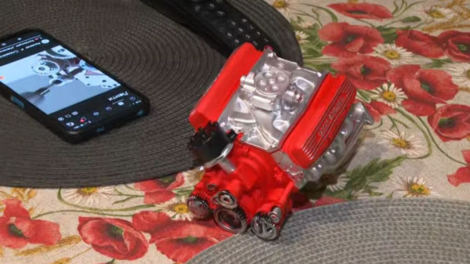 Нова измама в интернет: Семейство поръча двигател онлайн, но получи детска играчка