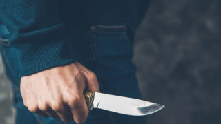 Възрастен мъж рани с нож по-млад при междусъседска свада в село до Карлово