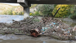 Обрасли брегове и непочистени речни корита - какво установи проверката на водоемите в Русенско?