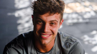 Филип Буков секс подметка! Чичаците си го размятат като бутилка и му хвърлят някой лев в лицето, наричайки го Филка (брутални разкрития)