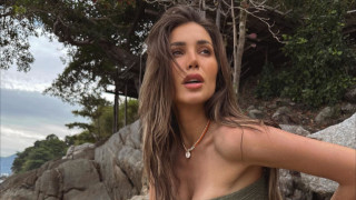 Алекс Богданска разцепена между мъжете! Свършват в и върху нея, хвърлят й 5 стотака по тоалетните и бягат (подробности)