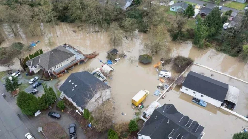 Извънредното положение в щата Вашингтон продължава, ново предупреждение за буря