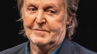 Вегетарианските бургери и наденички остават