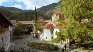 Измамници замесиха Бачковския манастир в схема с терапии