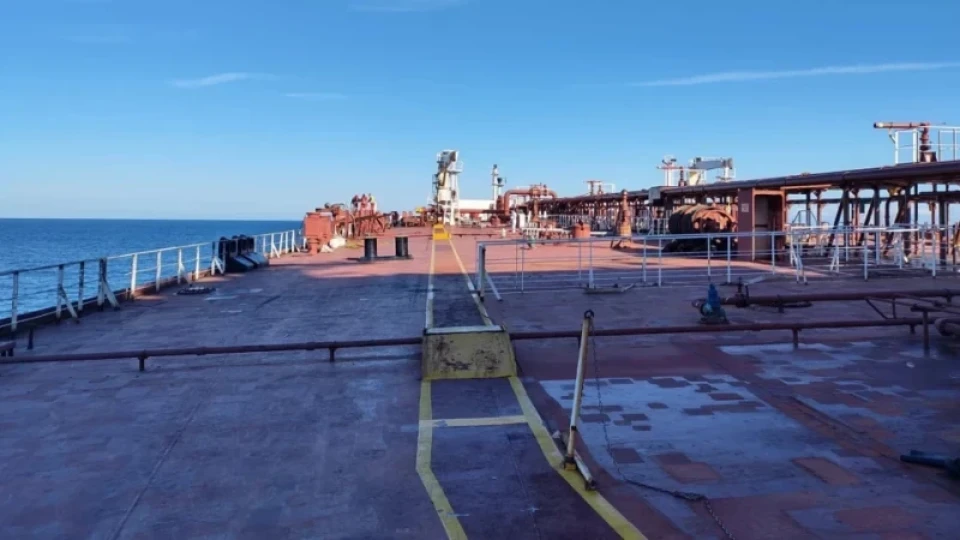 Вече изтеглят танкера "Кайрос" към безопасно място в Бургаския залив