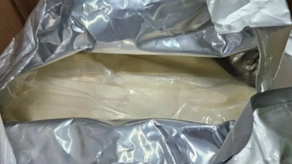 Митничари в София спряха пратка със суровина за стероиди