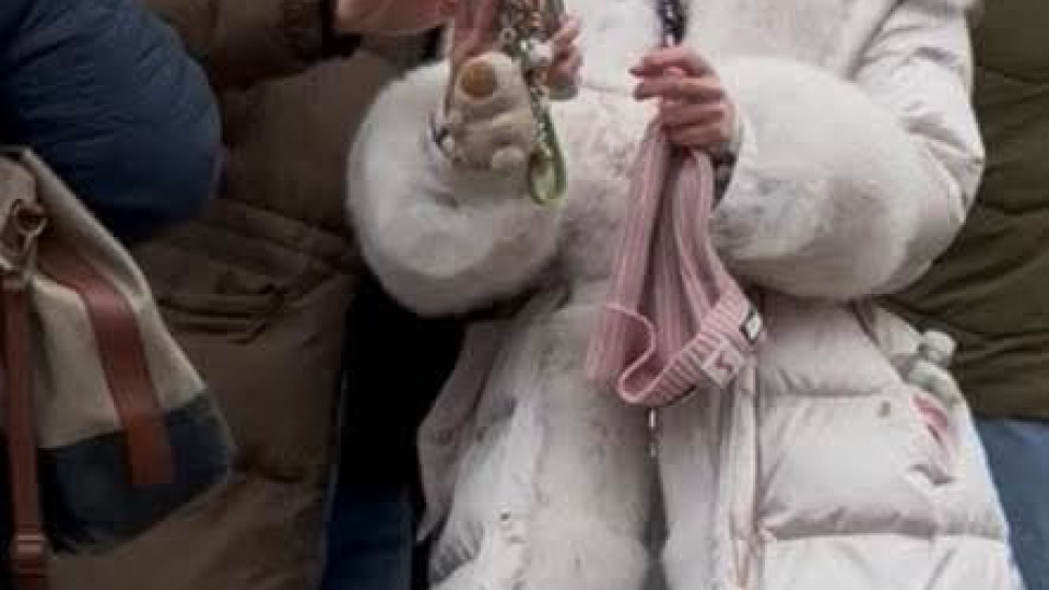 Жиголо-геронтофил! Радо заряза хубавата девойка Галена след „Ергенът“, за да „оправя“ „майка“ си (СНИМКИ ОТ БУДАПЕЩА)