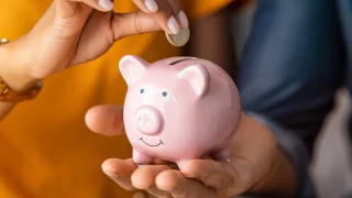 Как да избегнем финансовия стрес по празниците: Съвети от финансов консултант