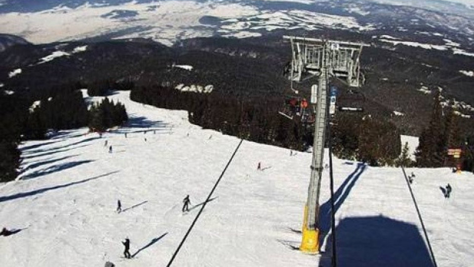 Лифтовете в Боровец започнаха работа, но снегът е малко