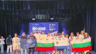 Бургаски ученици с големи успехи на олимпиада по роботика в Австралия