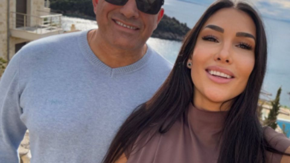 Юксел Кадриев живее на гърба на младата си жена! Тъстовете му правят всичко, за да изгонят дъртия хрантутник от дома си