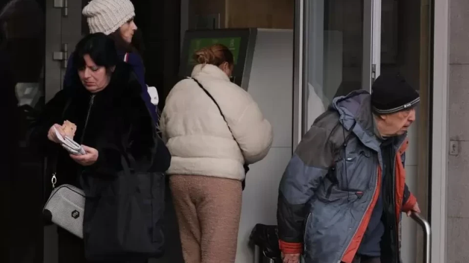 Цели градове се оказаха без банков клон