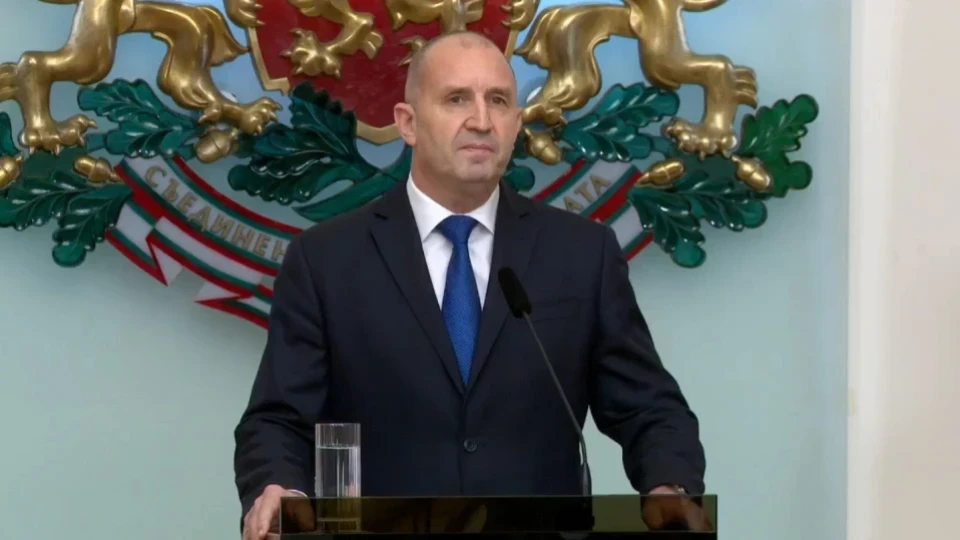 Румен Радев се оттегля от президентския пост. Той обяви, че в сряда, 20 януари, ще депозира оставката си от поста президент на Република България