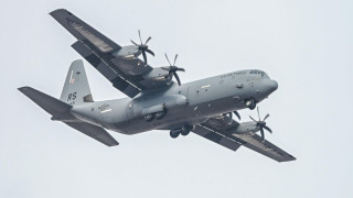 Американски самолет С-130 "Херкулес" кацна в София от базата на НАТО в Рамщайн (снимки)