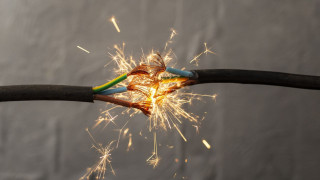 Трагедия в Ботевград: Дете на 2 години загина след токов удар у дома