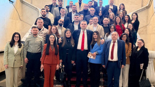 Делян Пеевски, лидер на ДПС и ПГ на ДПС-НОВО НАЧАЛО се срещна с младежи от Шумен