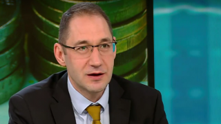 Държавата и бизнесът в битка за кадри: Къде са по-добрите заплати?