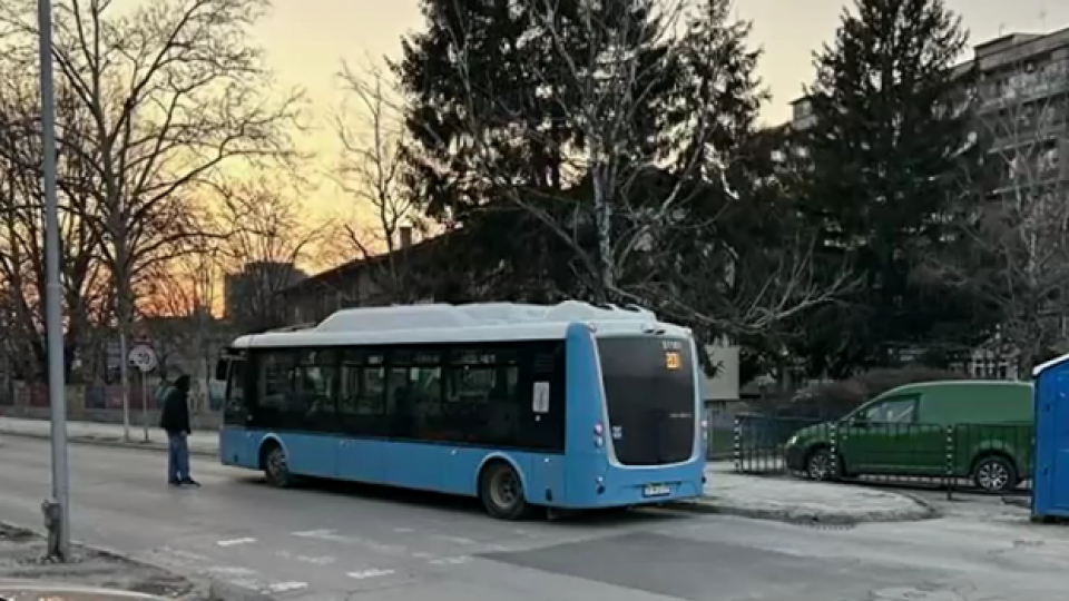 Нападнаха с юмруци шофьор на автобус в Русе