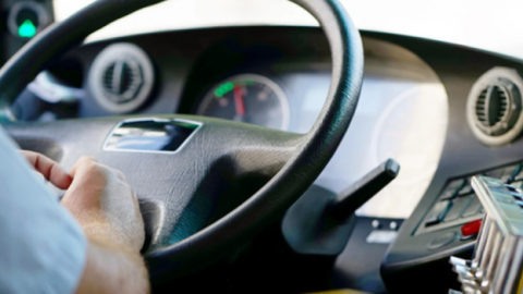 75-годишен дядо открадна автобус от автогарата в Свищов