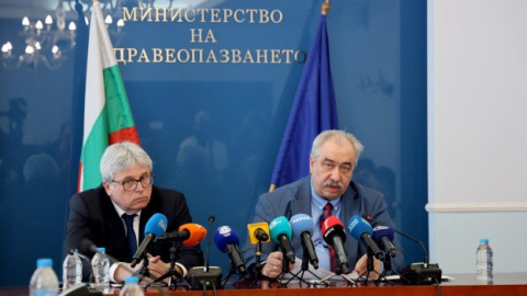 Владимир Афенлиев: Установихме фрапиращи разлики в цените на едни и същи медикаменти, заплащани от държавните болници