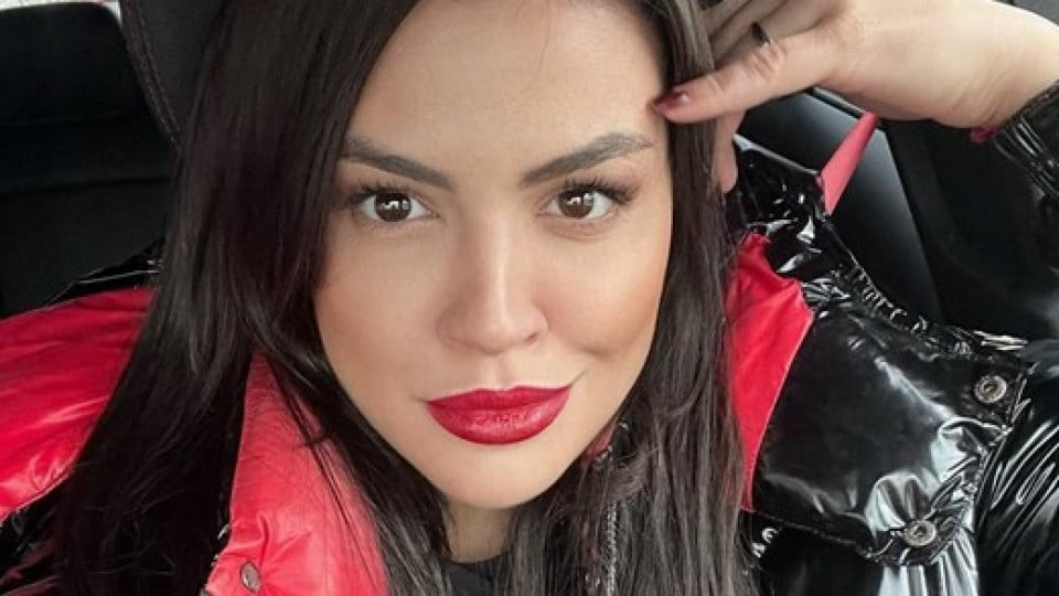 Пълна развратница! Деси Цонева е само на 16, когато... (страшни разкрития)