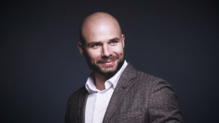 Повече от изрод! Измамникът наркоман Калоян Денков упоява жените, вади си оная работя и се снима с тях, докато са напълно безпомощни. Шмърка директно от гърдите им (брутални разкрития)