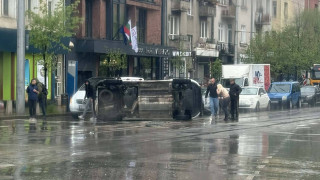 Линейка се обърна на ключово кръстовище в София