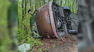 От 10 до 15 г. затвор грозят шофьора на преобърнатия автобус край  Малко Търново