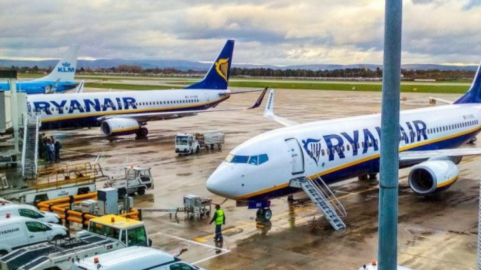 Нискотарифните авиокомпании съкращават хиляди полети заради скъпото гориво