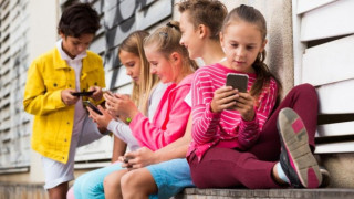 Европейската комисия: Деца под 13 години масово заобикалят правилата на Instagram и Facebook