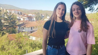 Ученички от Елена събират средства за състезание по креативен дизайн