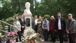 Първи паметник на Елисавета Багряна беше открит в двора на 51 СУ в София