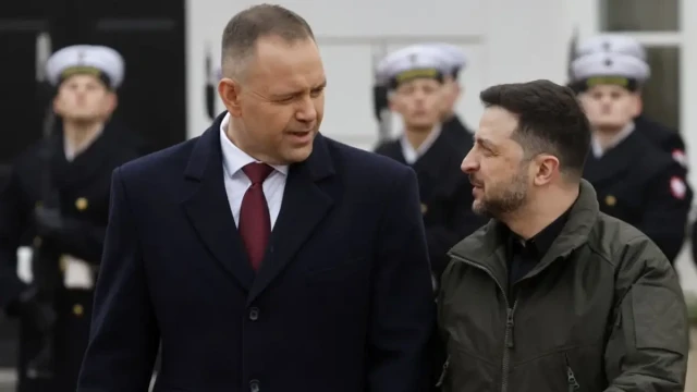 Ултиматум: Полша може да отнеме от Зеленски връченото му най-високо държавно отличие