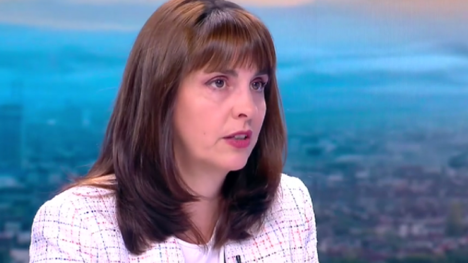 Ефремова за майчинството: Не е времето за промени, ще се обсъждат увеличения за 2027 г.