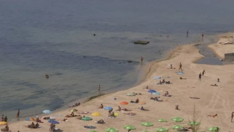 Проверка на Офицерския плаж във Варна заради влошеното качество на водата