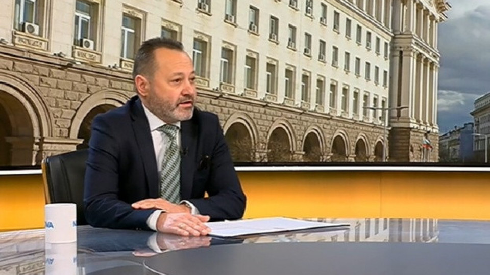 Николай Найденов: Стоманените мантинели са много подходящи за автомобили до 1,5 тона, но не могат да спрат ТИР. Бетонното заграждение спира ТИР, но би било фатално за пътници в автомобил