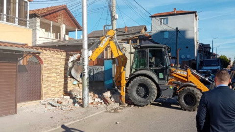 В пловдивския квартал „Столипиново” бутат тайни наркодепа, незаконни постройки и скривалища на дилъри