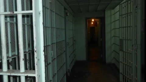 Съдът остави в ареста 14-годишното момче, обвинено за убийството на майка си