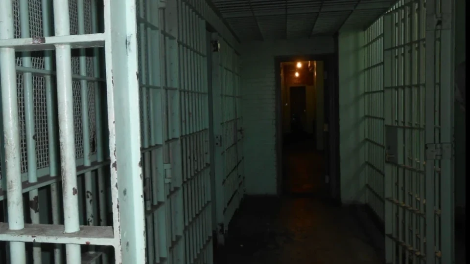 Съдът остави в ареста 14-годишното момче, обвинено за убийството на майка си