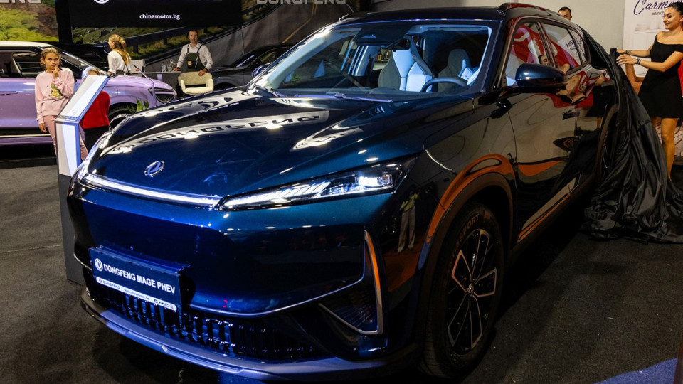 Премиера на Asia Motor Show: Чайна Мотор представи още два нови модела на DONGFENG